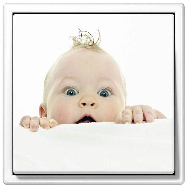 Fot. 4. Możliwość zamieszczania na klawiszach
włączników własnych zdjęć
pozwala na całkowitą indywidualizację
osprzętu. Fot.: JUNG