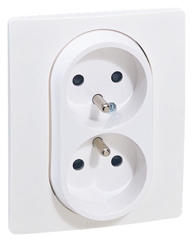 Fot. 3. Gniazdo podwójne monoblok w nowej formie z ramką