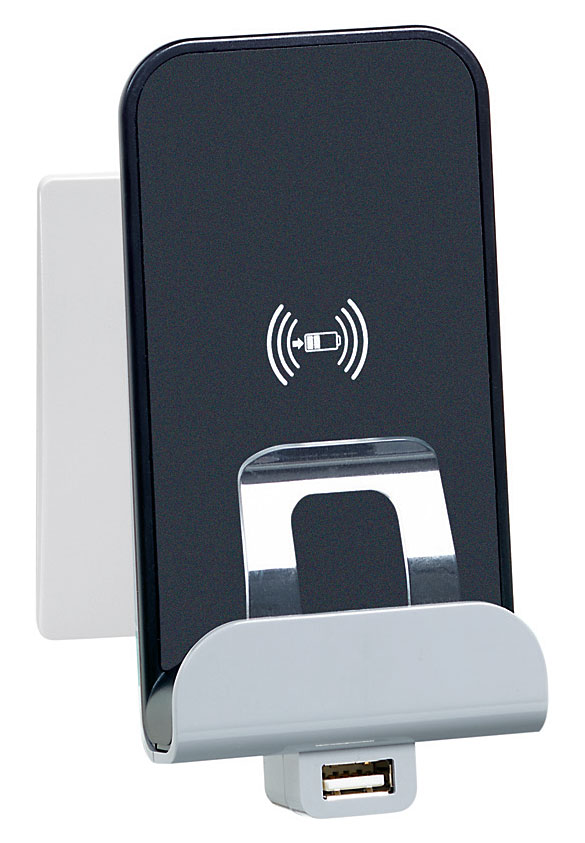 Fot. 4. Ładowarka indukcyjna z dodatkowym gniazdem USB