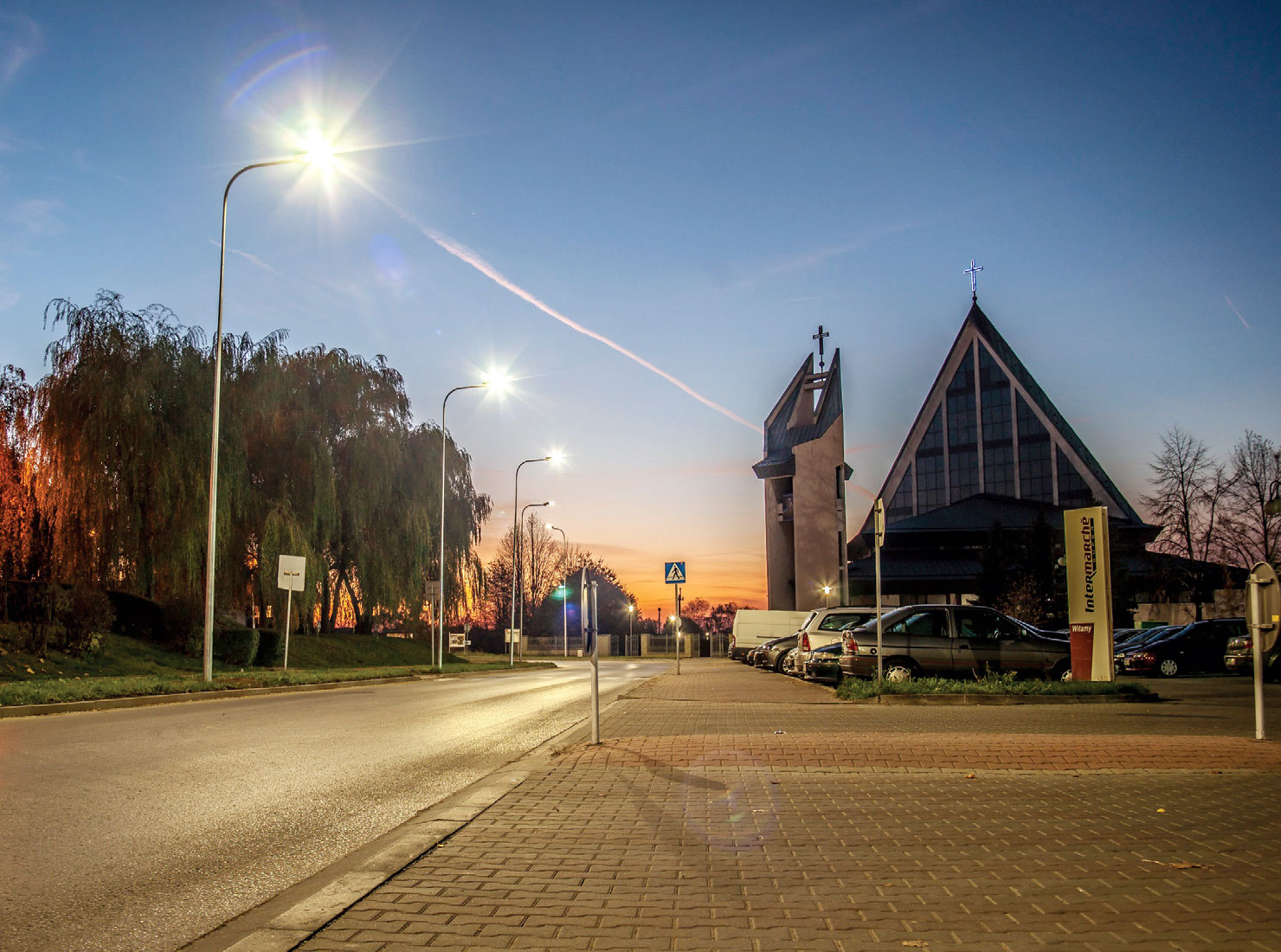 Fot. 1. Nowoczesne rozwiązania diodowe stosowane w oświetleniu ulicznym i drogowym zmieniają przestrzeń miejską, zwiększając bezpieczeństwo i komfort mieszkańców. Fot.: ZUMTOBEL GROUP
