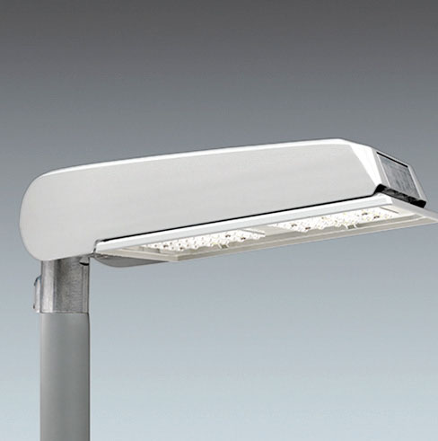 Fot. 7. Decyzja o modernizacji oświetlenia drogowego może wynikać ze złego stanu istniejącej instalacji oświetleniowej bądź wycofywania z rynku przestarzałych źródeł światła. Fot.: ZUMTOBEL GROUP