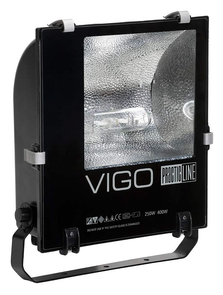 Fot. 4. Zwróćmy uwagę również na wygodne
oprawy lamp wyładowczych. Fot.: Lena Lighting