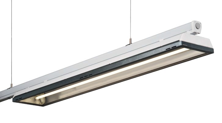 Fot. 9. Montaż niektórych opraw bazuje na
systemie specjalnych linek. Fot.: Osram