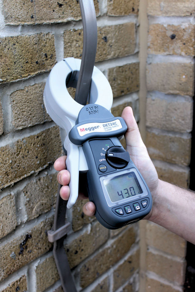 Miernik cęgowy Megger DET24C