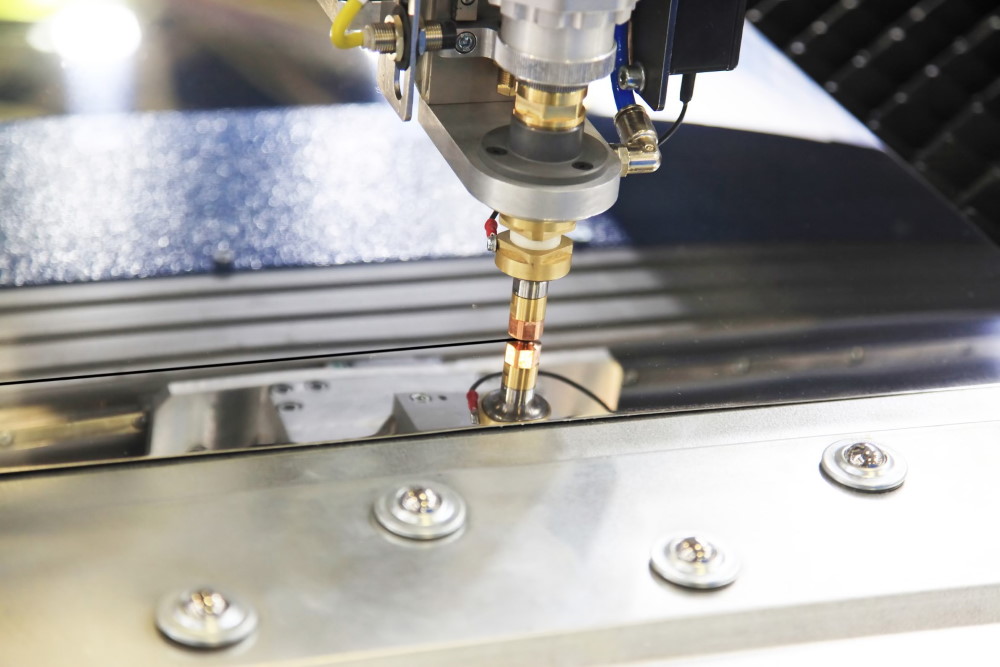 Gięcie blach i obróbka metali - stali i aluminium: czym cechuje się wyginanie oparte na CNC?