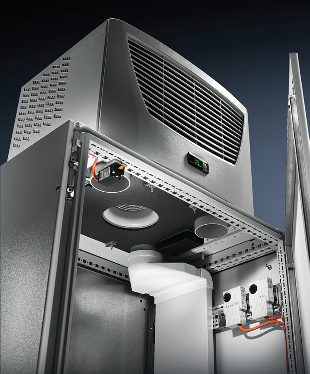 Fot. 2. Po podwyższeniu temperatury w szafie
o 10 K powyżej maksymalnej dopuszczalnej
temperatury pracy,
żywotność tych podzespołów spada
o połowę, a awaryjność podwaja się. Fot.: RITTAL