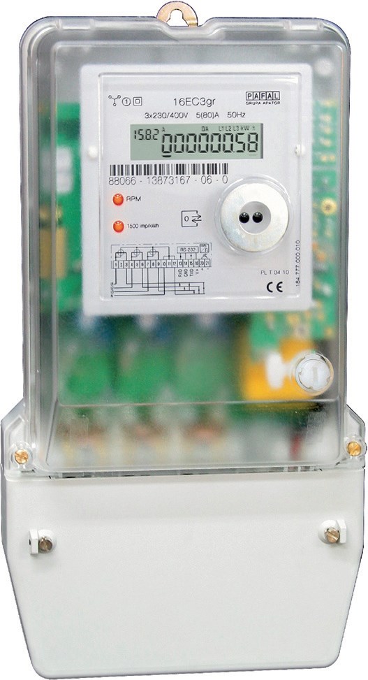 Fot. 4. Liczniki energii elektrycznej coraz
częściej stanowią element rozbudowanych
systemów pomiarowych. Fot.: PAFAL