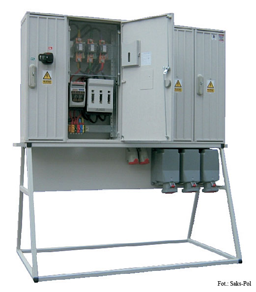 Fot. 9. Niemal każdy model posiada podstawkę P pozwalającą na przenoszenie i stabilne ustawienie
rozdzielnicy w dowolnym miejscu.