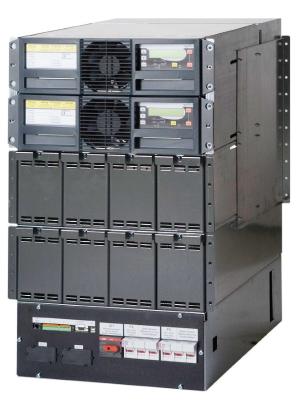 Fot. 3. Zasilacz modułowy UPScale RI22
o mocy 2x20 kW montowany w szafie rack dowolnego producenta. Fot.: FAST GROUP