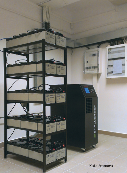 Fot. 7.
Tryb maksymalnej oszczędności energii (IEC 62040.3 VFD) rozpoznaje
kiedy kondycjonowanie nie jest potrzebne na przepływ energii odbywa się przez linię obejściową.