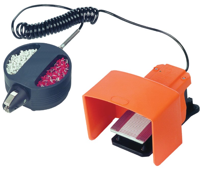 Fot. 8. Zaciskarka pneumatyczna stołowa